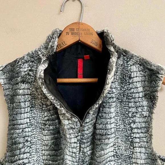 5/48 Grey Faux Fur Vest Size Medium | Soft Zip Up Sleeveless Jacket - Picture 2 of 10